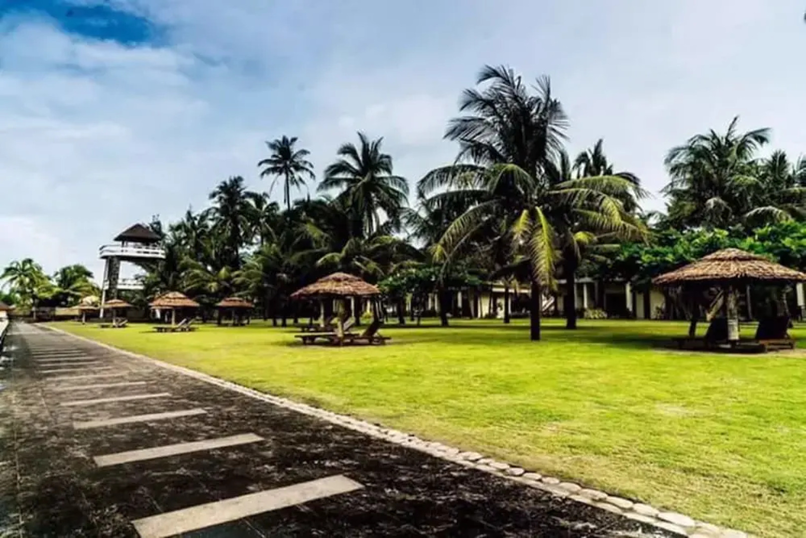 Sunny Paradise Resort