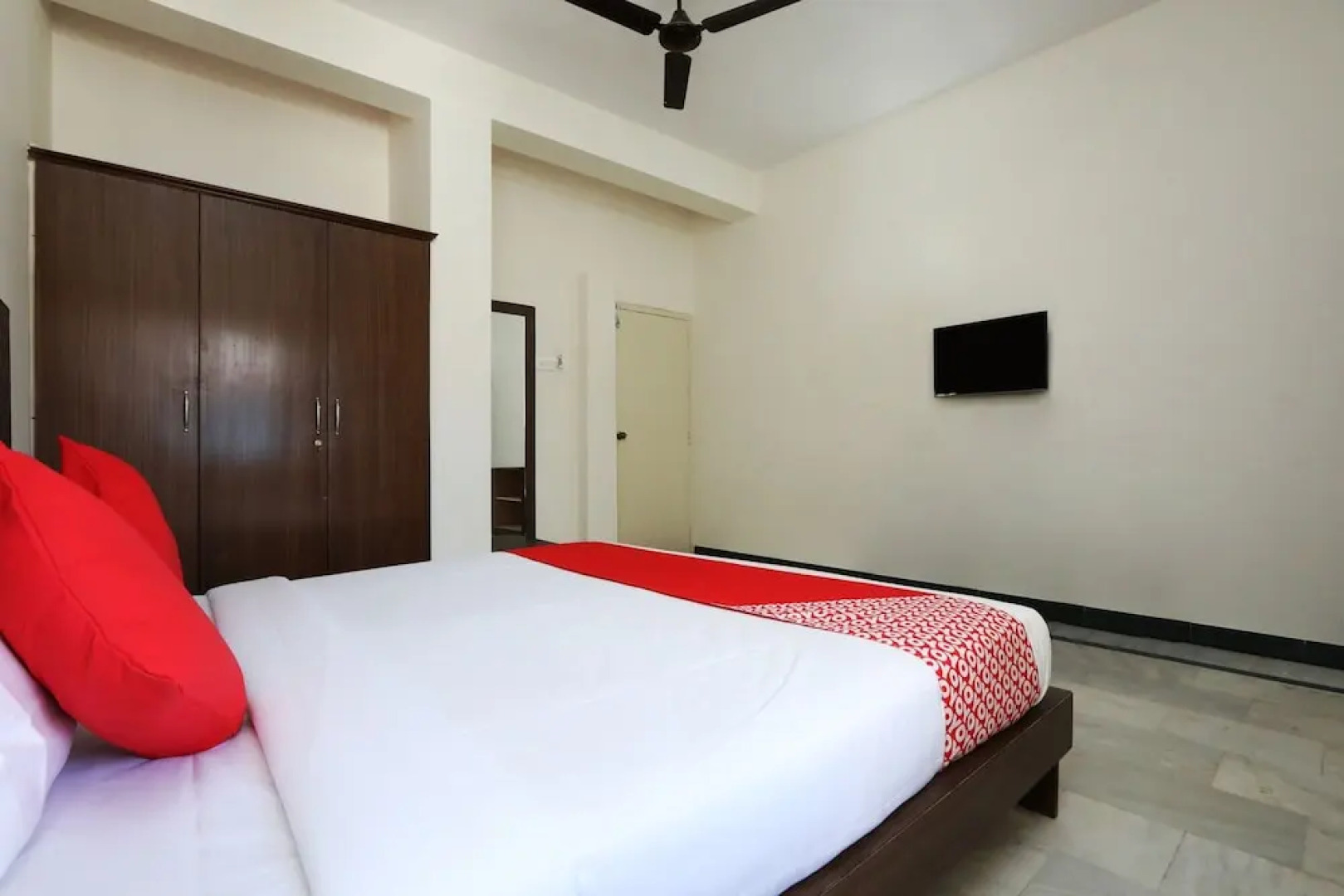 OYO 24663 Dsrr Comforts