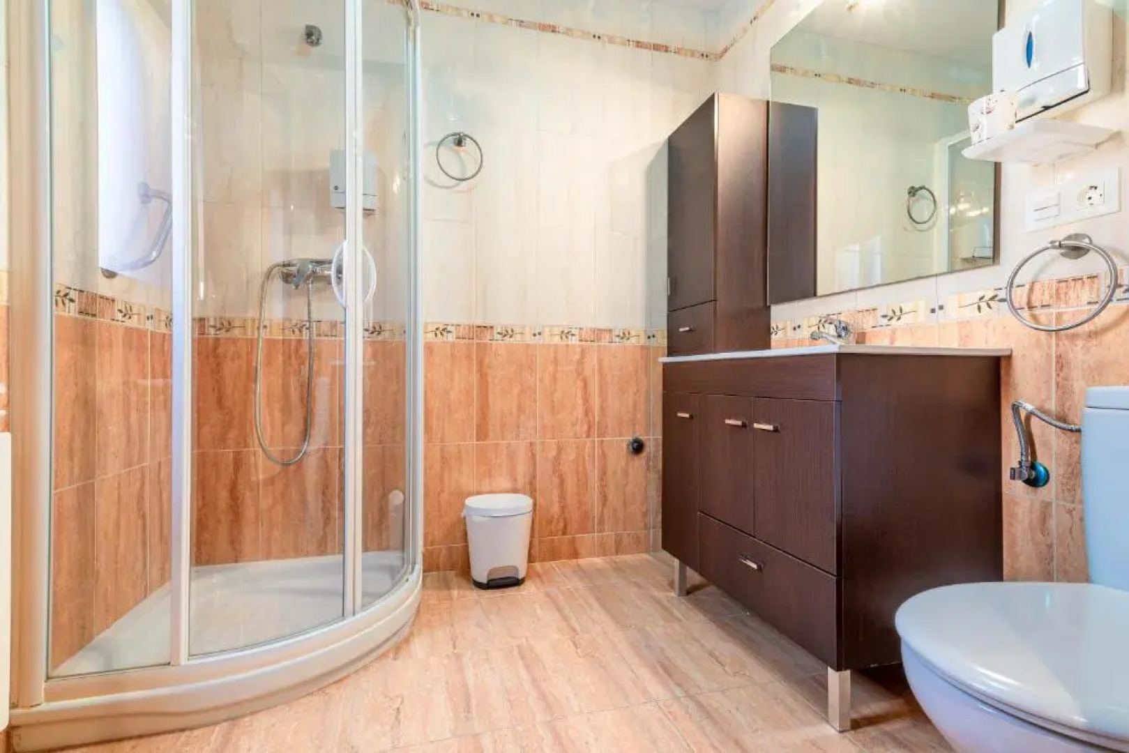 URIBE-ENEA Casa sola con amplio patio en Elciego con visita a bodega