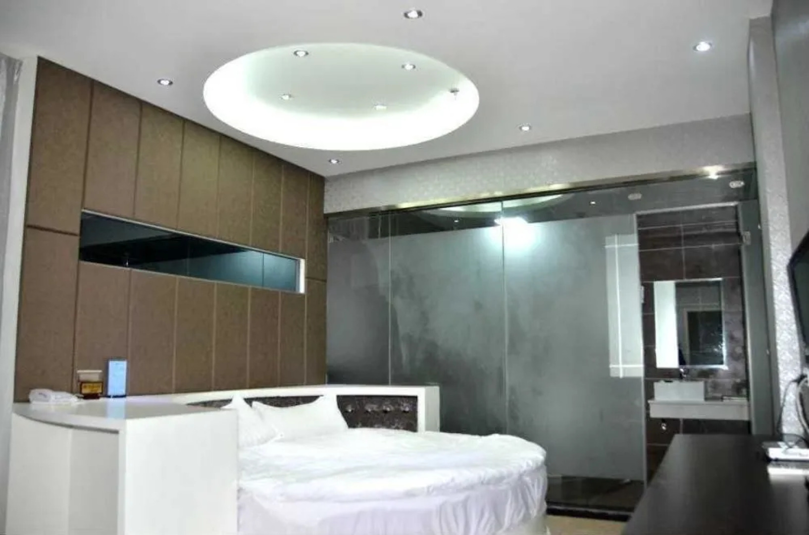 Wudangshan Tianbao Jiuru Hotel