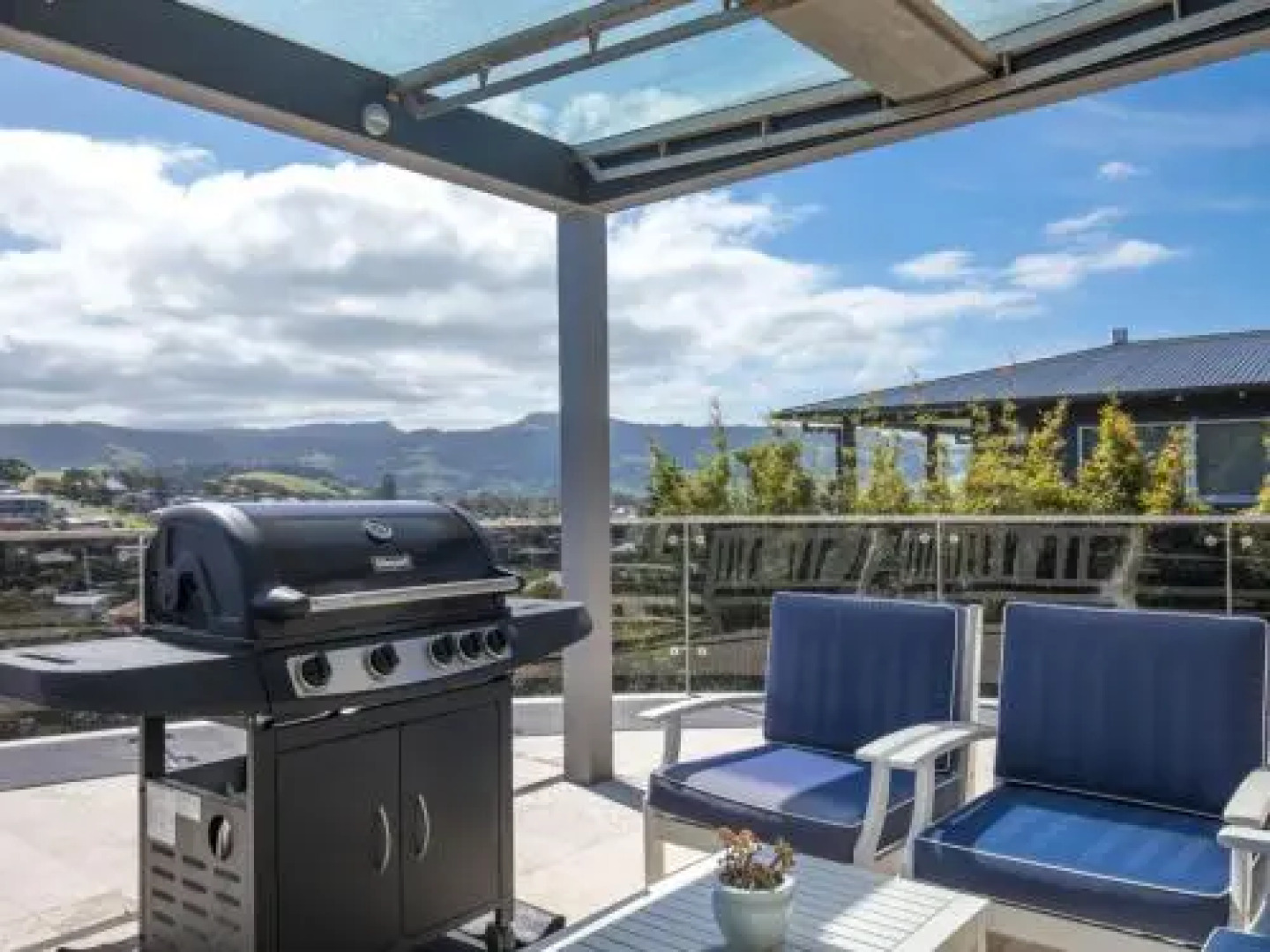 TASMAN DRIVE Gerringong 4pm check out Sundays