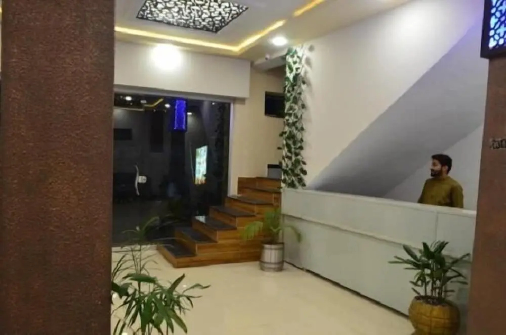 Grand Holidays Hotel