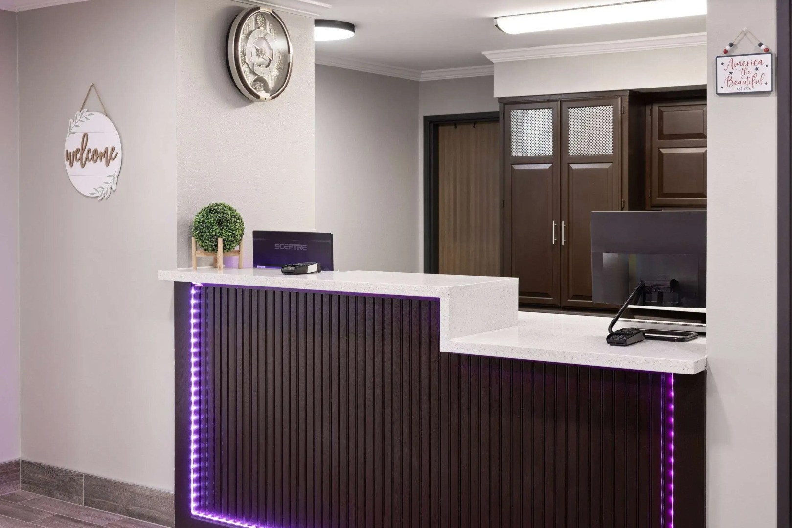 Super 8 by Wyndham Burnham/Lewistown