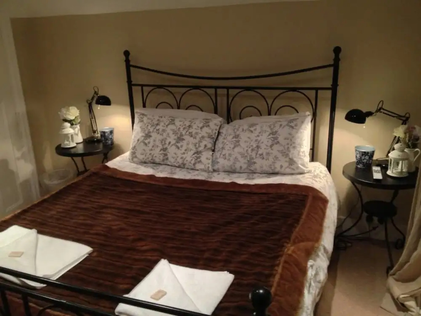 Beehive Cottage / 2-bed Home on Osea Island, Essex