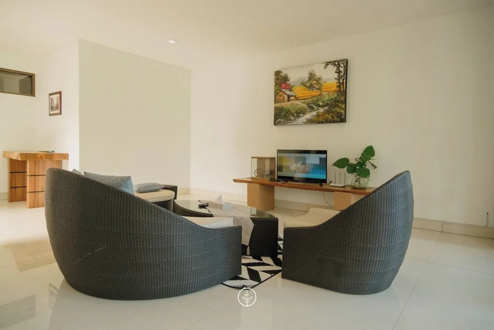 Narwastu hill 6BR villa with pool and movie room