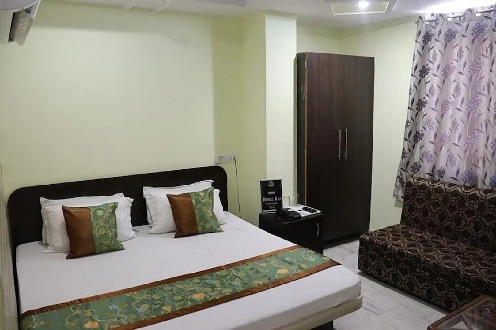 Hotel Raj International