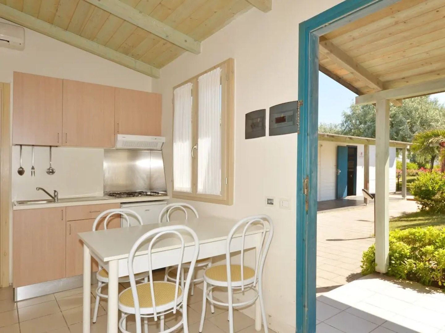 Well-Kept Bungalow with AC on the Beautiful Adriatic Coast