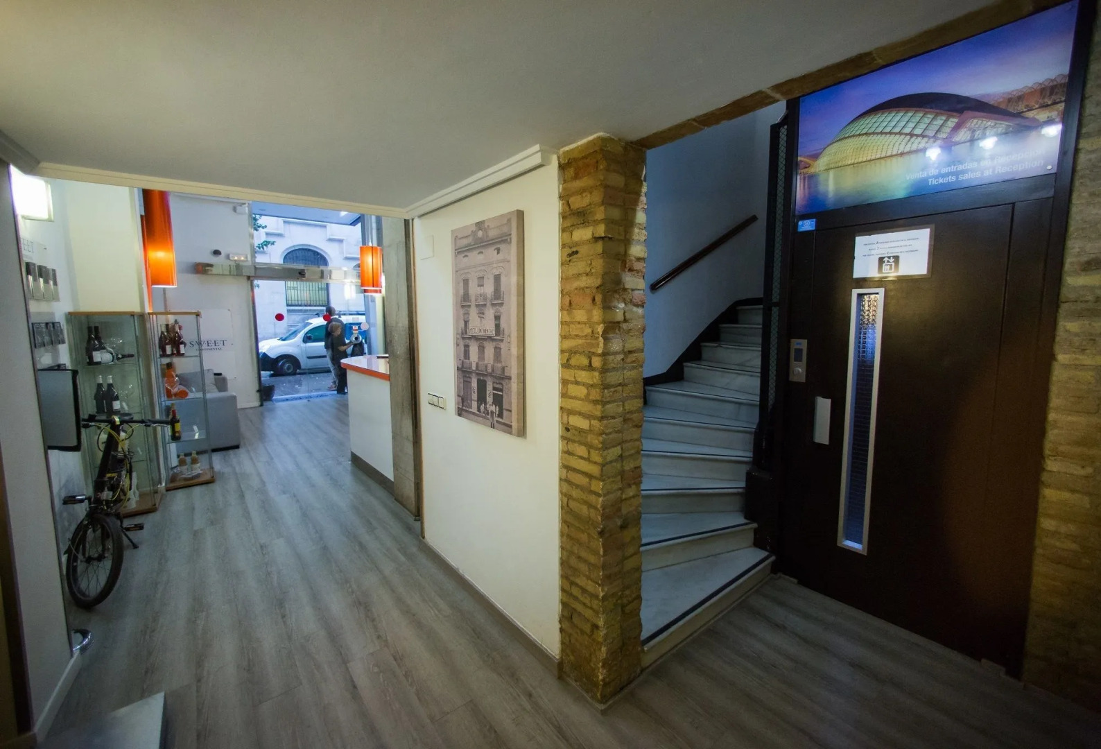 Sweet Hotel Continental