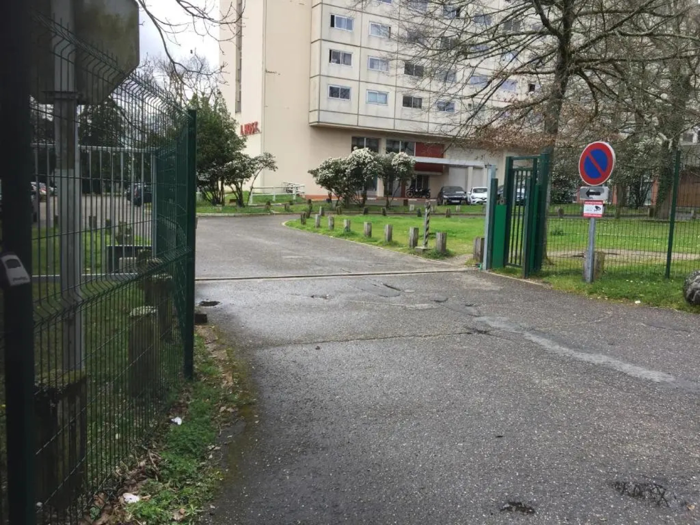 Appartement design tout confort (parking gratuit)