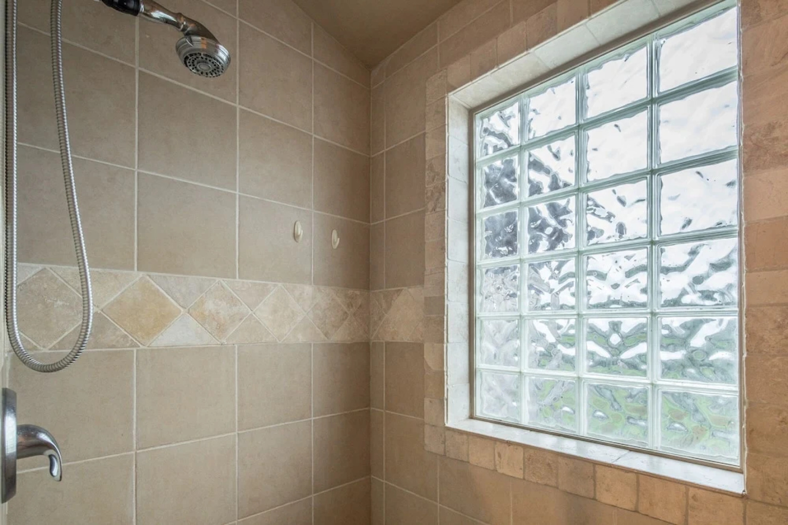 Rock 'n' Wood 4 Bedrooms 3.5 Bathrooms Home