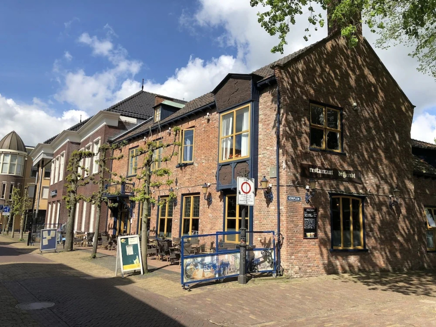 Modern Holiday Home With a Luxury Walk-in Shower and Enclosed Private Garden in Putten