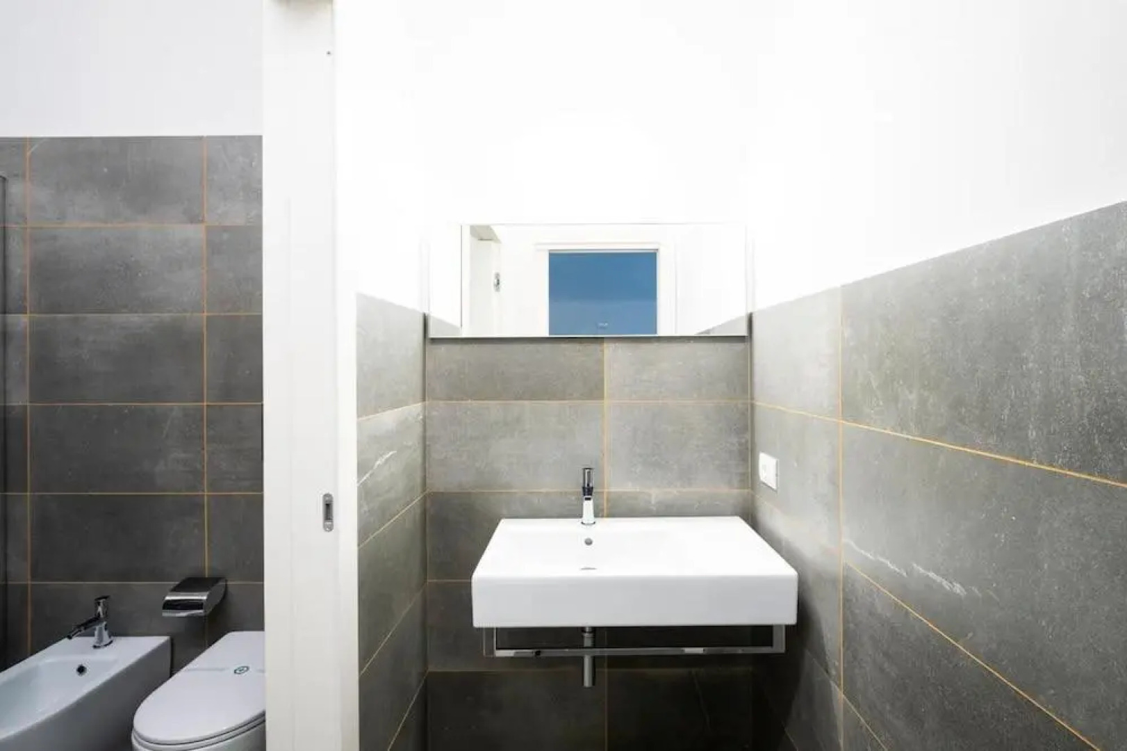 Alkamuri Posh Hotel Spa - 104 Suite Deluxe