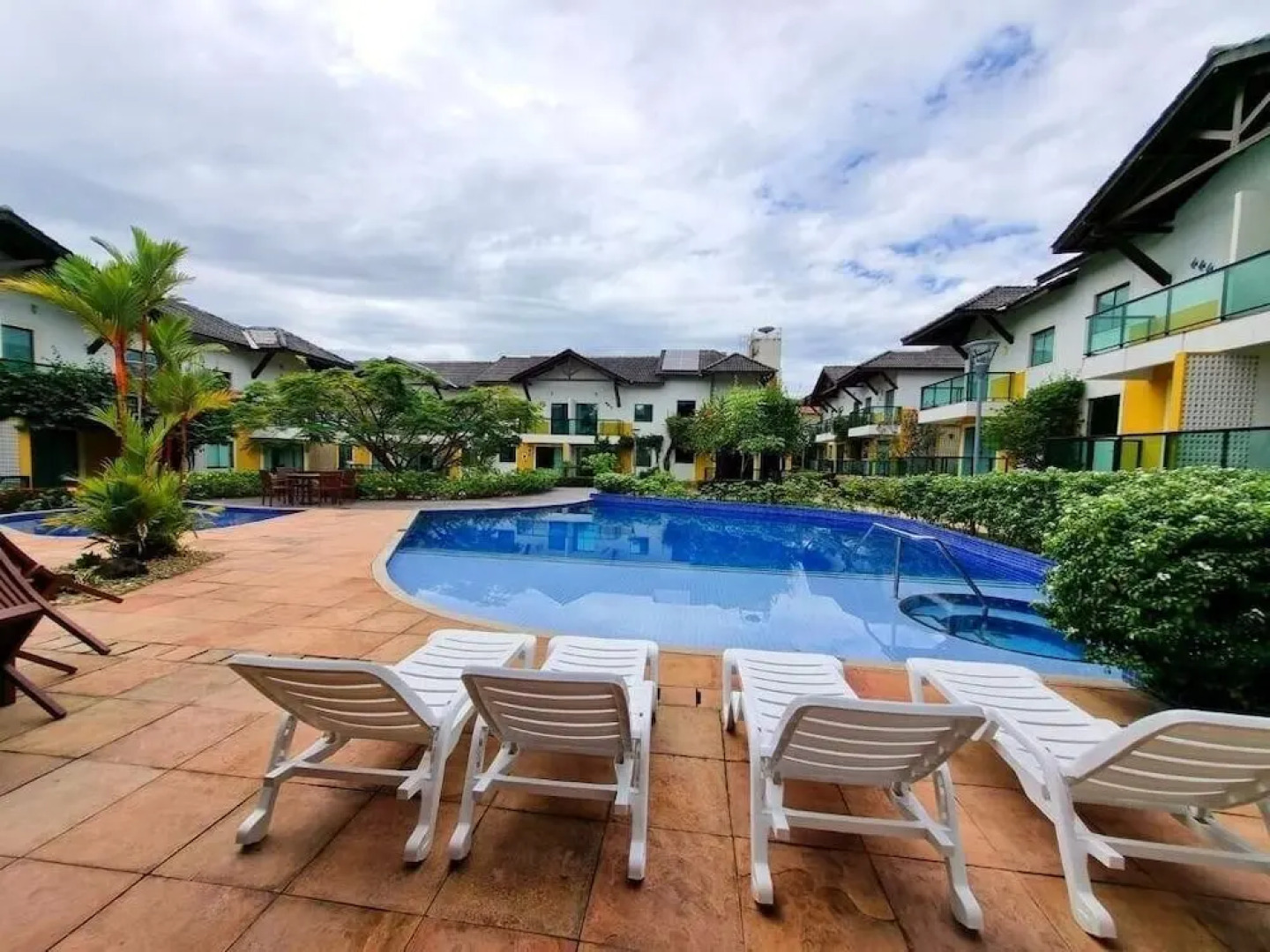 Casa em condomínio com Sauna e Piscina