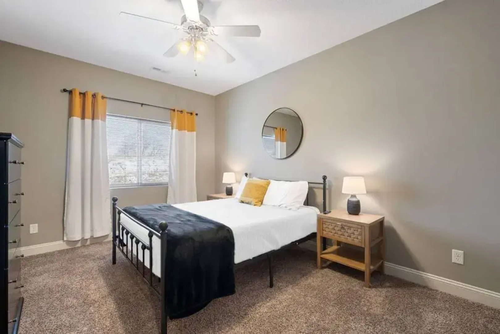 West Des Moines- Garage Gym Pool Jordan Creek