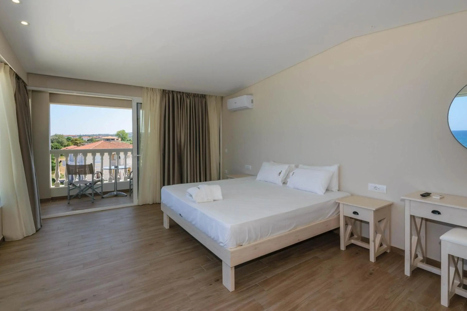 Belussi Beach Hotel & Suites