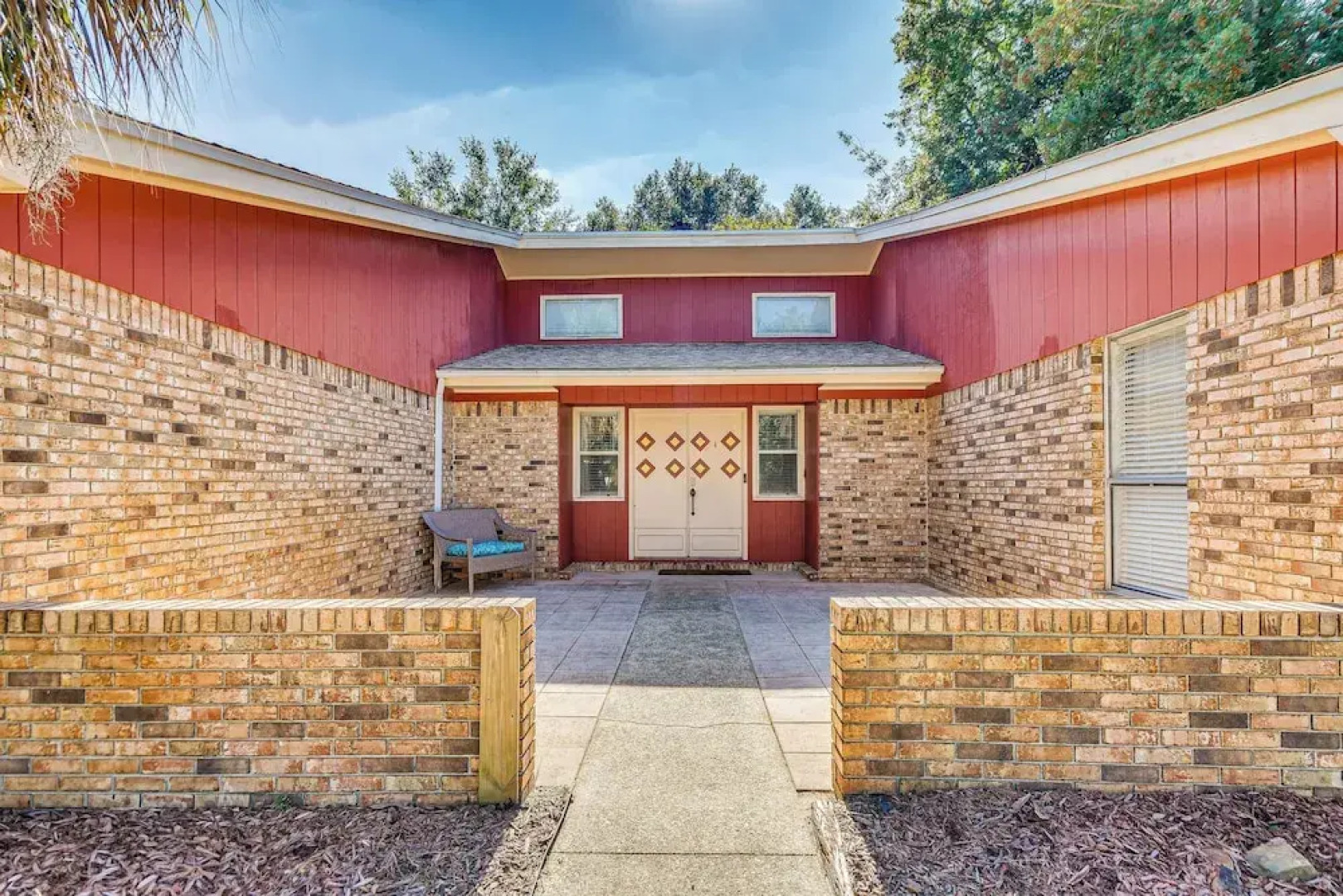 Poolside Oasis: 7 Mi to Pensacola Beach Boardwalk!