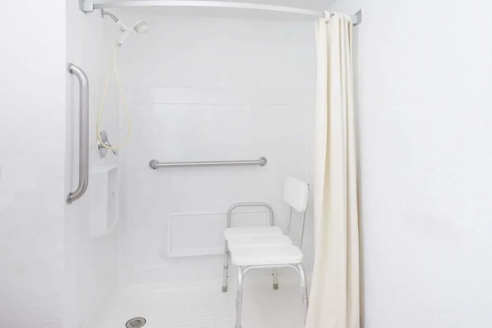 Red Carpet Inn & Suites