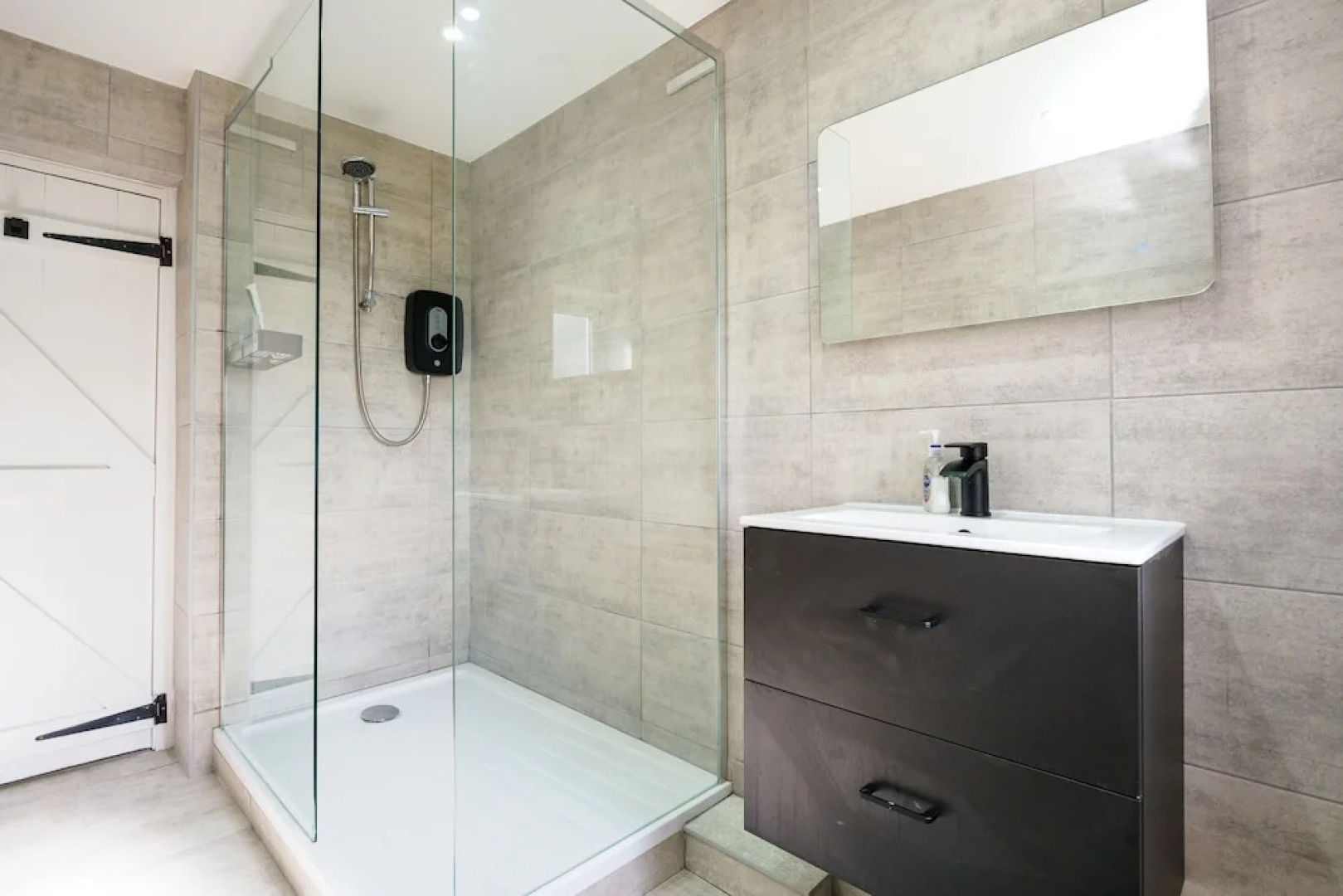 The WhiteCottage at Gildridge wd Hot Tub