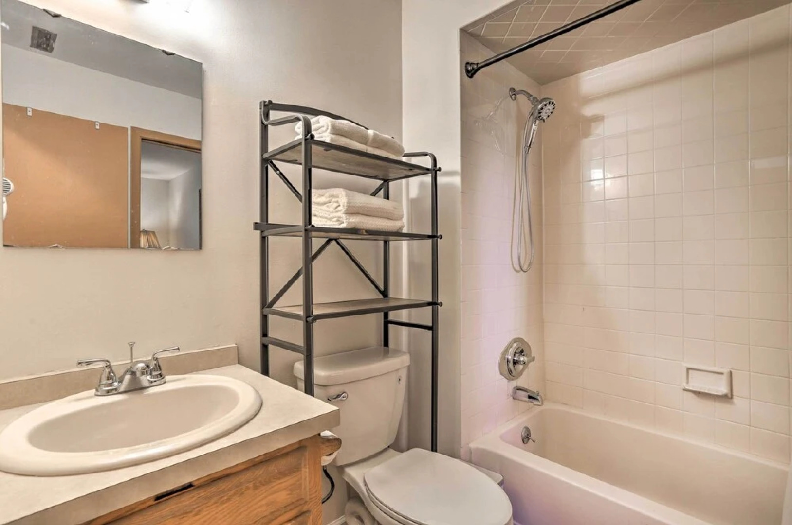 Vernon Township Condo Near Golfing + Skiing!