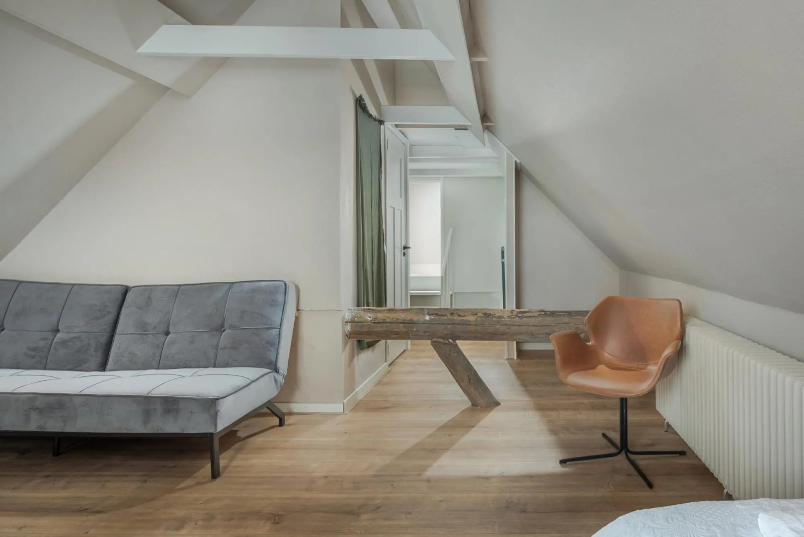 Large fully renovated farmhouse with indoor Swim spa and Sauna