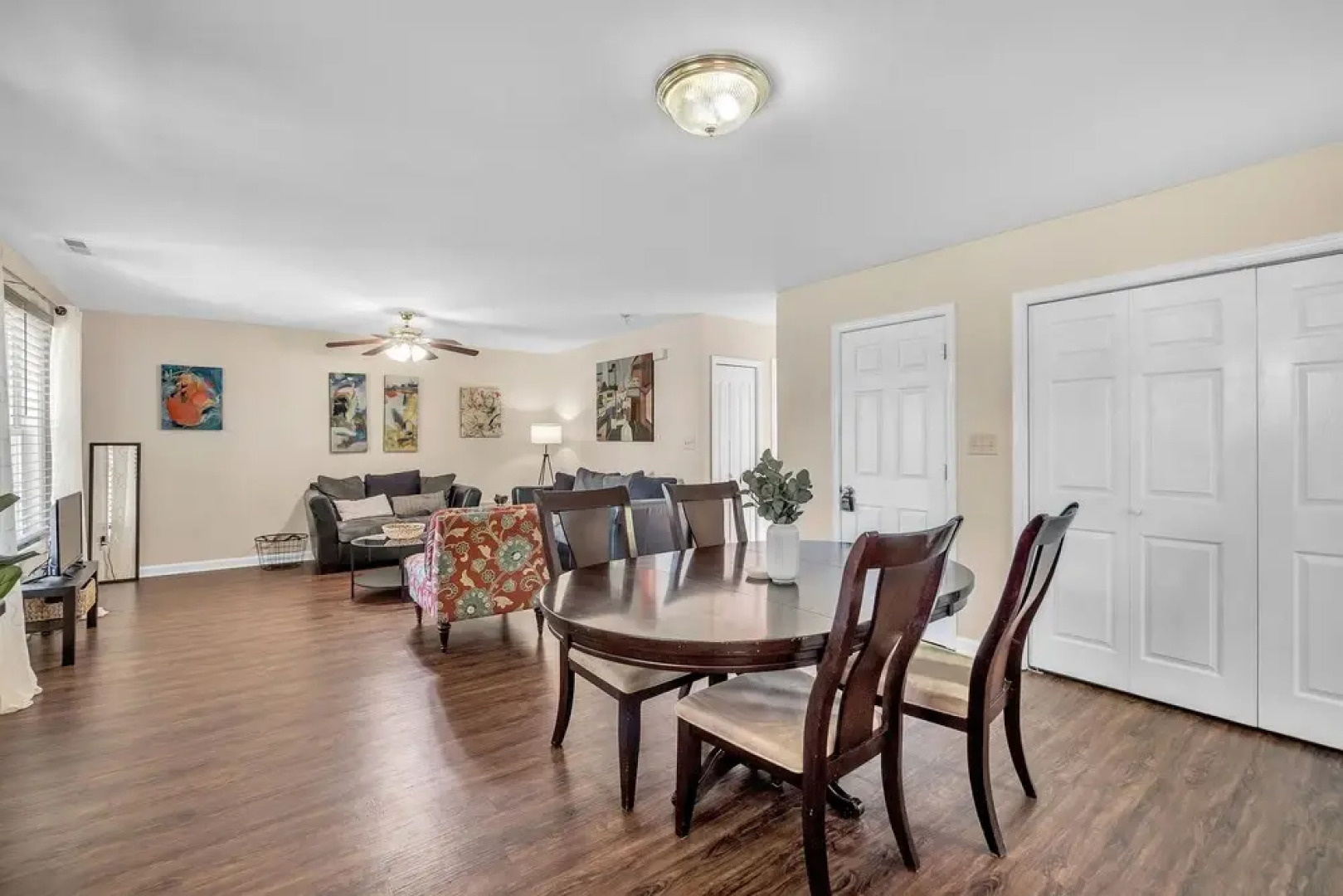 Have The Best Stay At Our Modern Art Gallery Home 3 Bedroom Home by Redawning