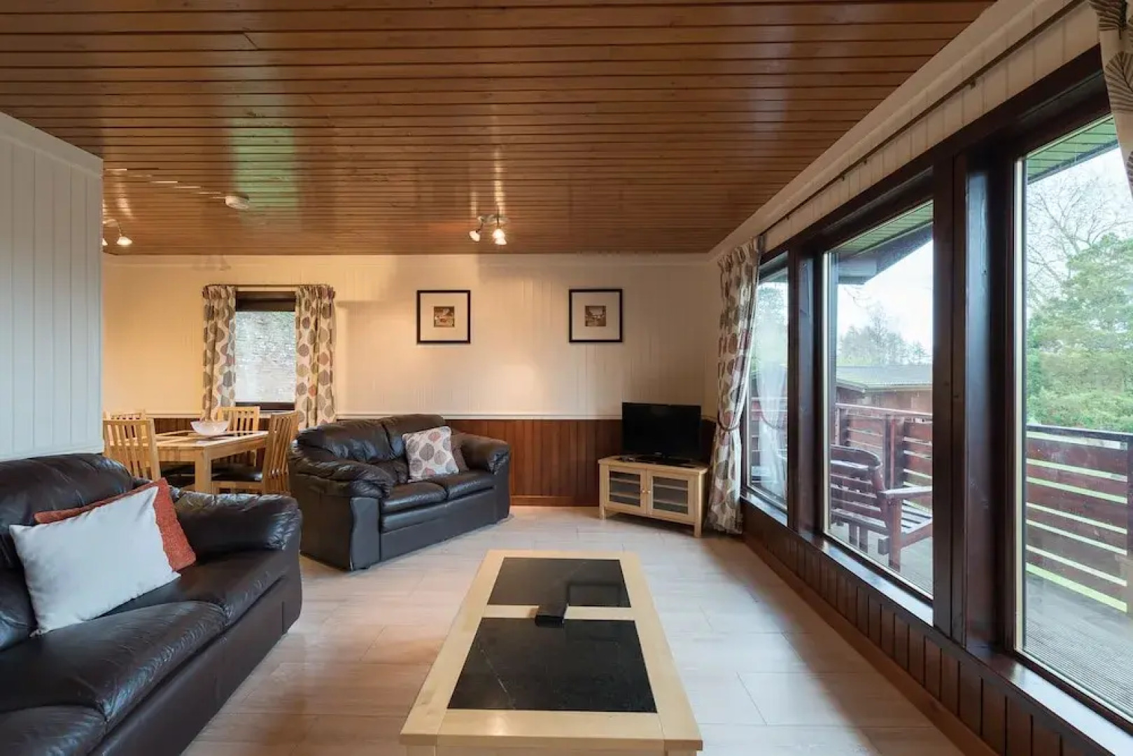 Conifer Lodge 25 With Hot Tub, Newton Stewart