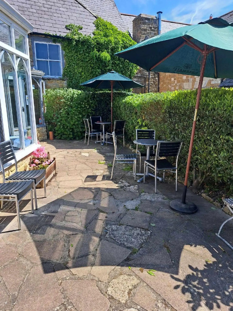 The Ilchester Arms Hotel