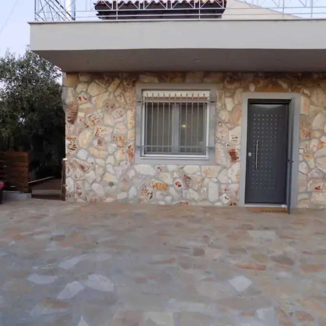 Nikos House Megara