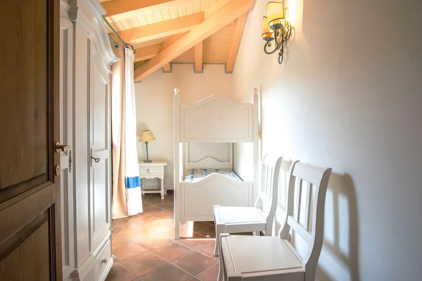 Beautiful Giardino Degli Oleandri two Bedroom Apt Sleeps 6 Plus a Child num 0862