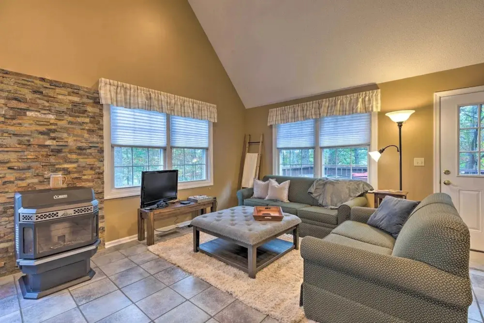 Year-round Getaway < 1 Mi to Skiing + Waterpark!