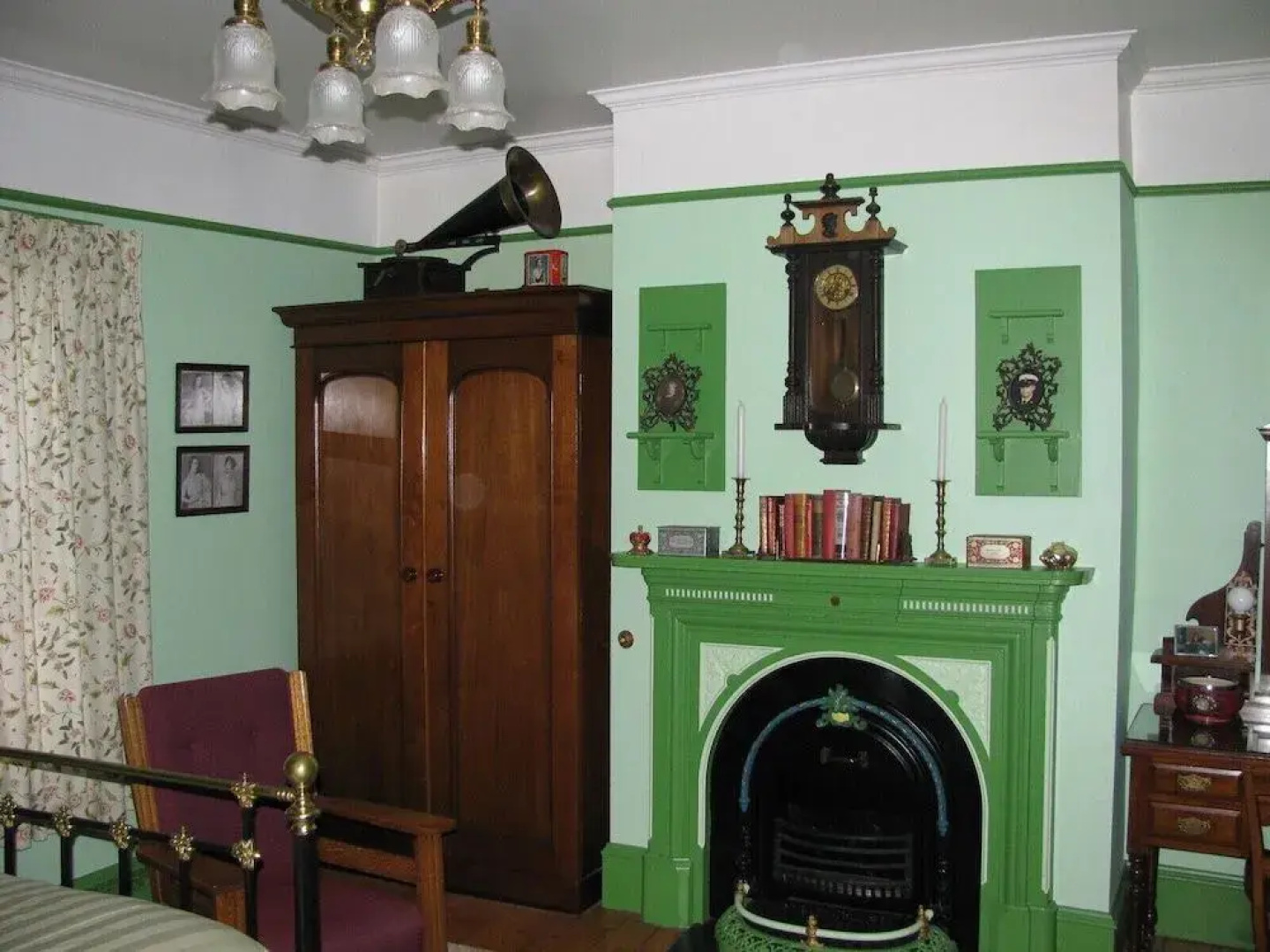 Gower Manor Historical Bed & Breakfast