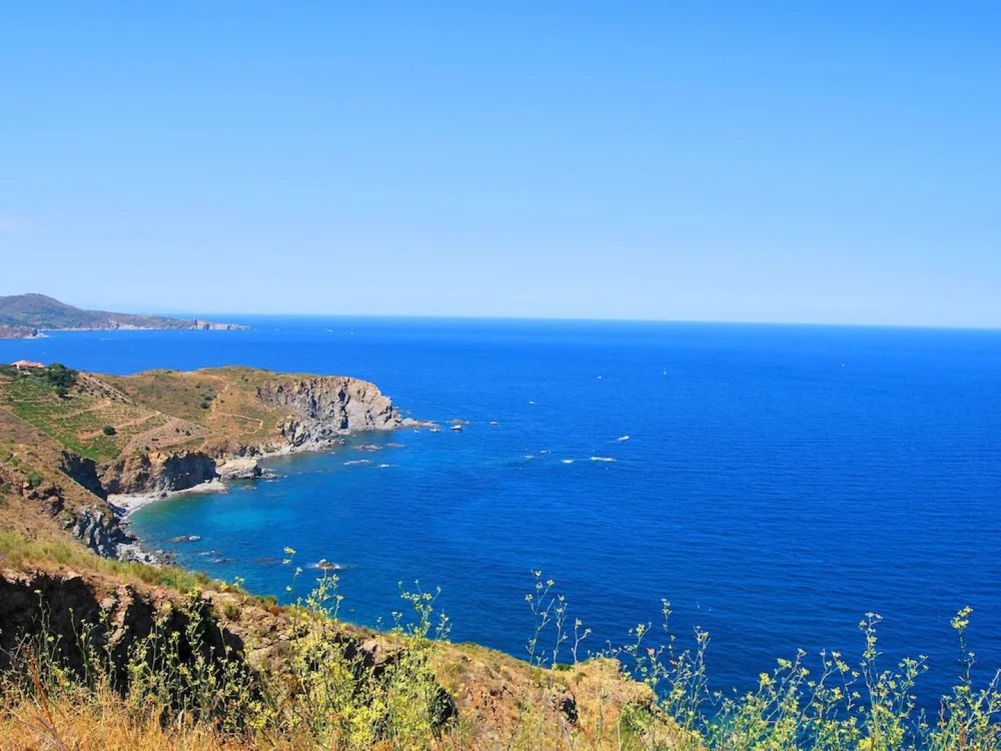 Colorful Apartment With Balcony or Terrace 500m From the sea