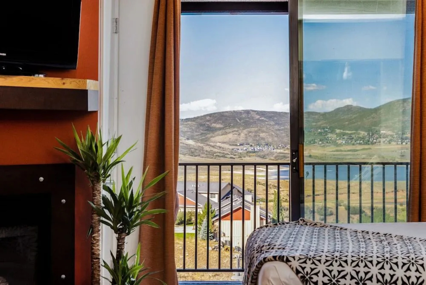 Lake View Ski Chalet