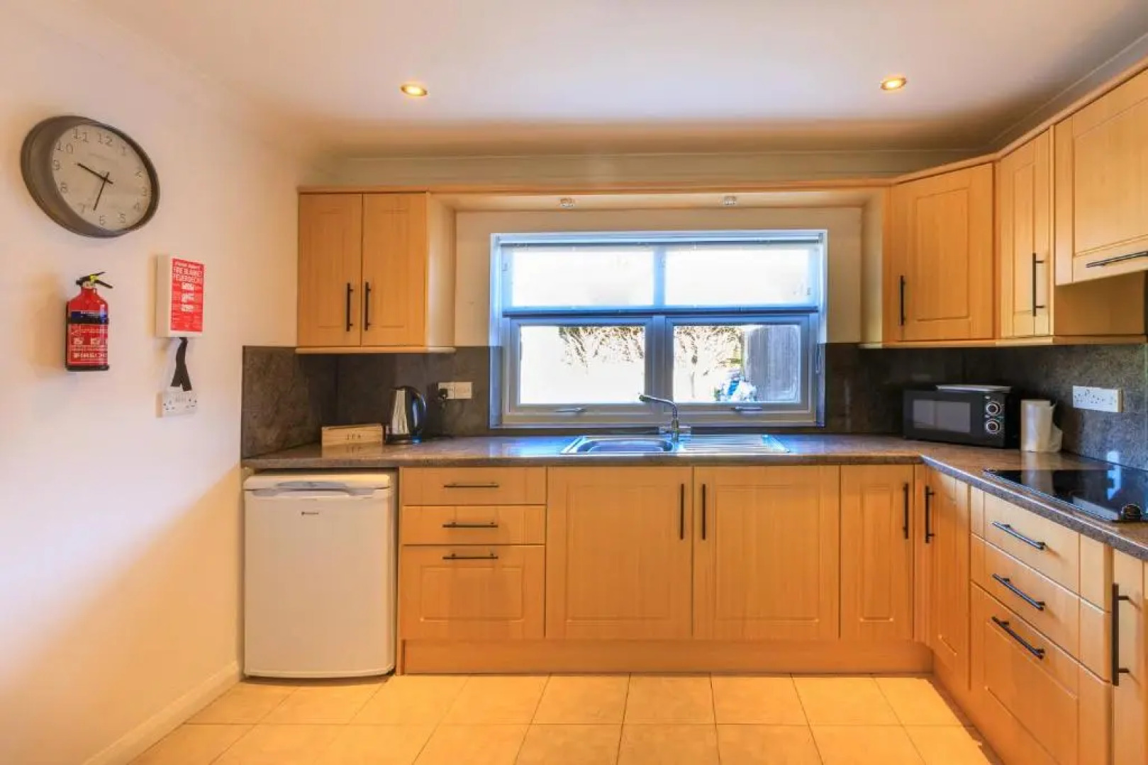 Cottage sleeps 6 within 5 mins from the sea