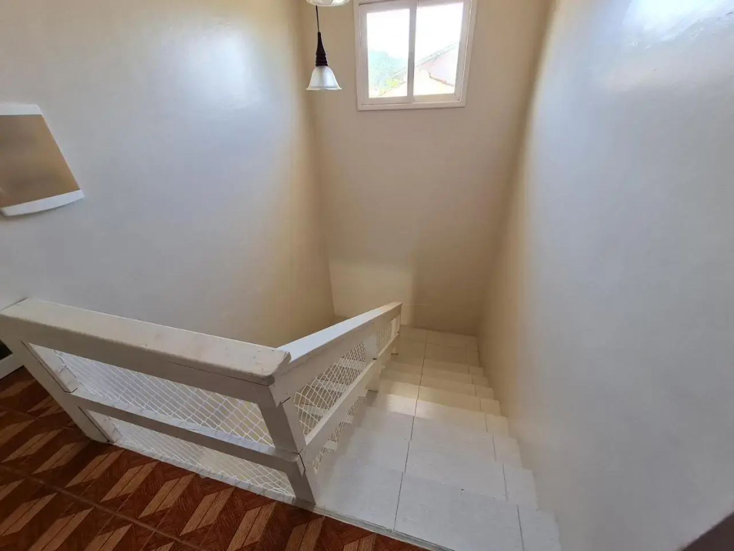 Ampla casa com 5 quartos e vista para o mar