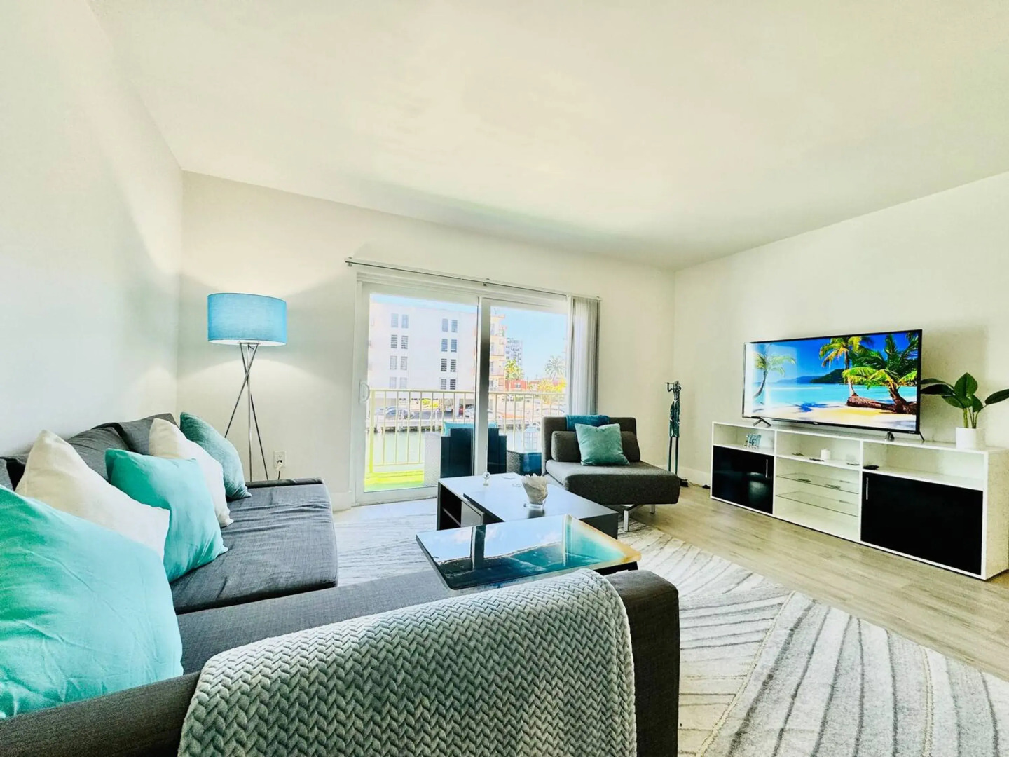 Waterfront 1BR Parking Walk to the Beach