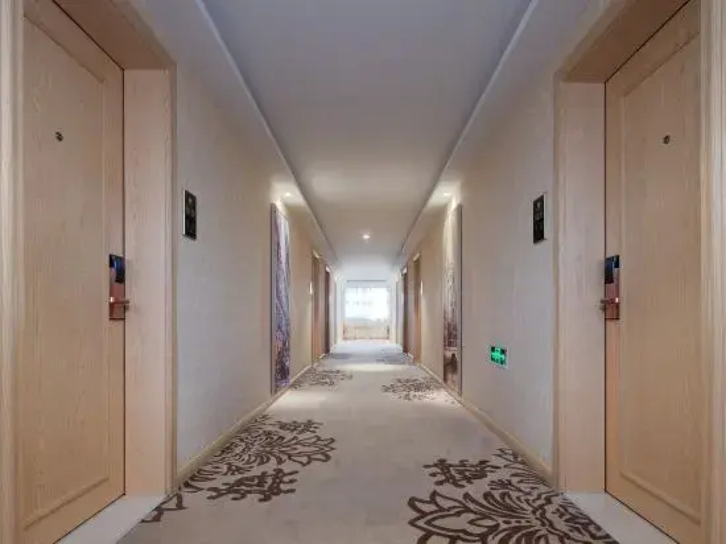 Vienna Hotel (Shou County Jingrun Central City)