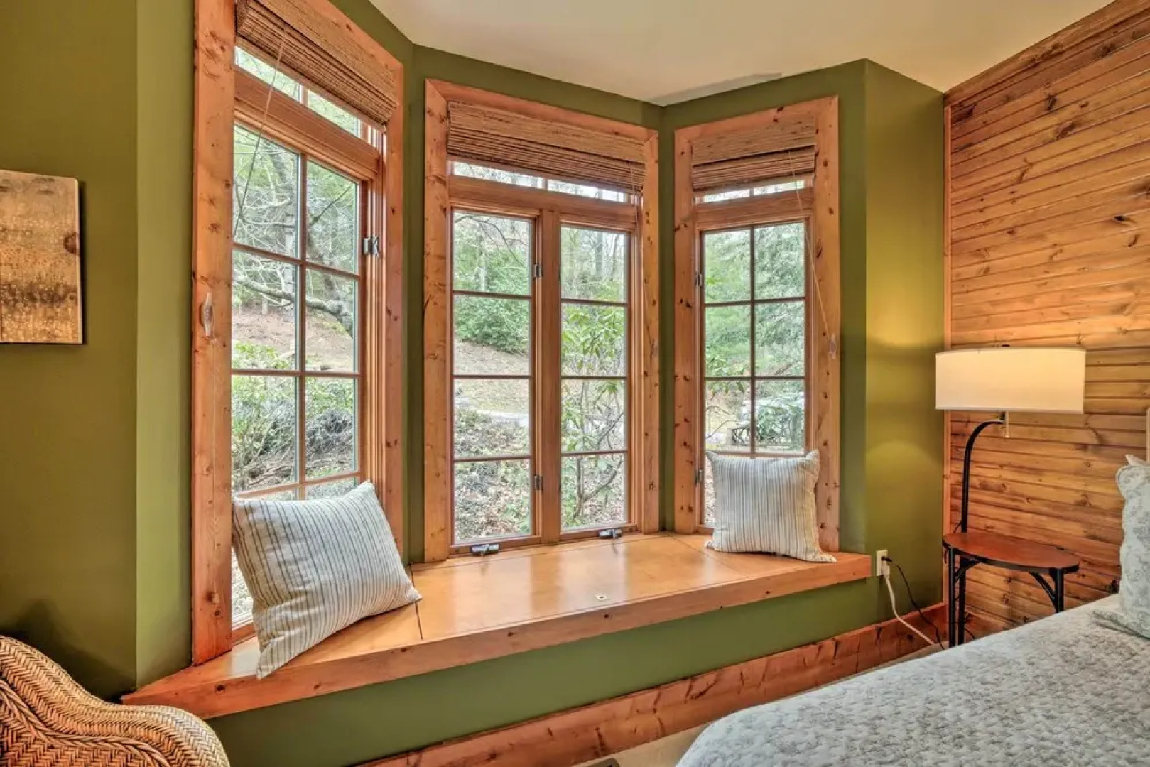 Beautiful Trillium Home Next to Waterfall!