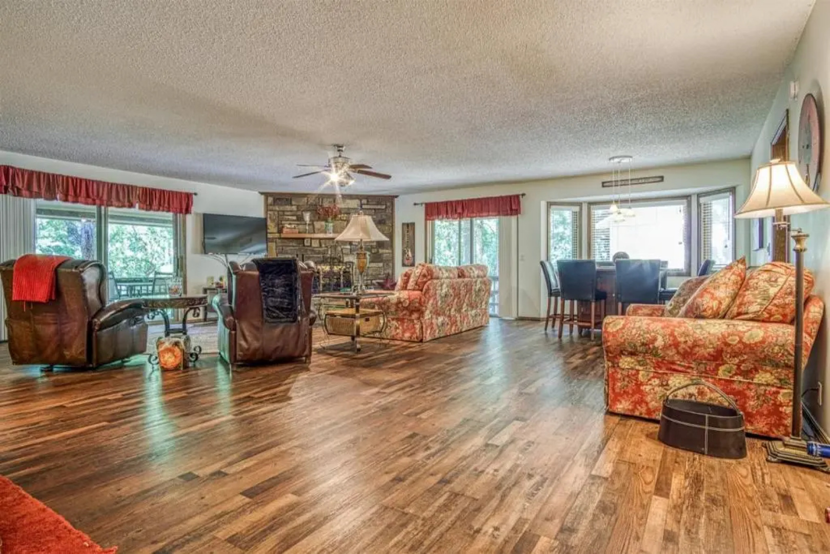 02101 - 1 LaCanada Lane