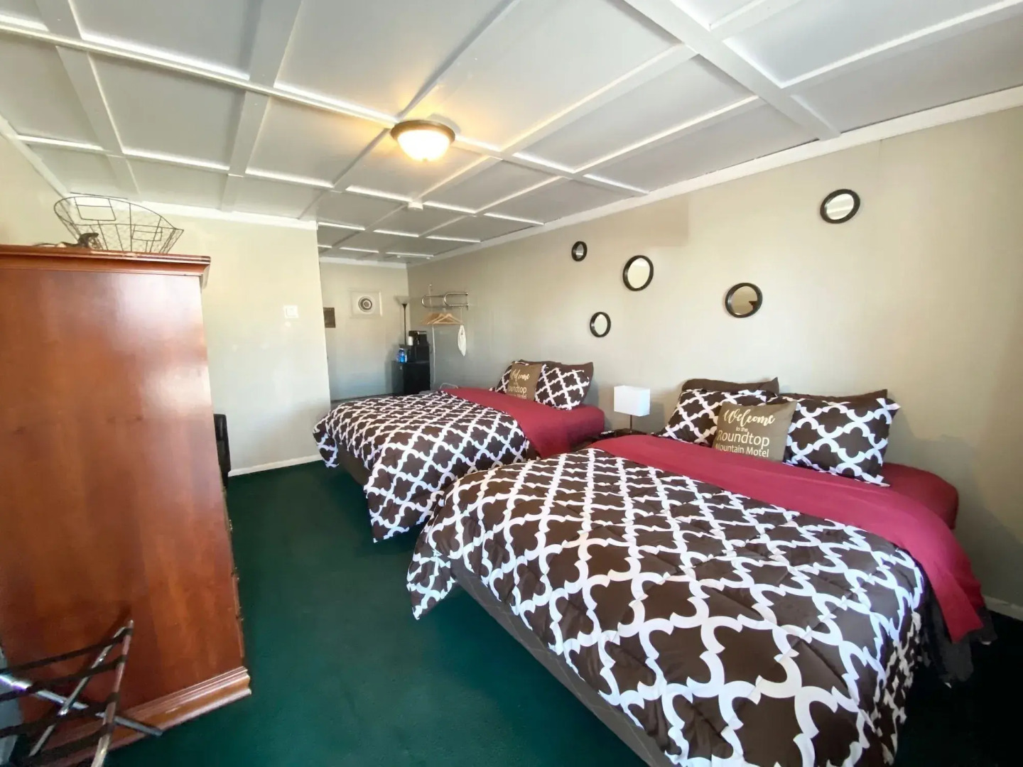 Roundtop Mountain Vista - Cabins and Motel