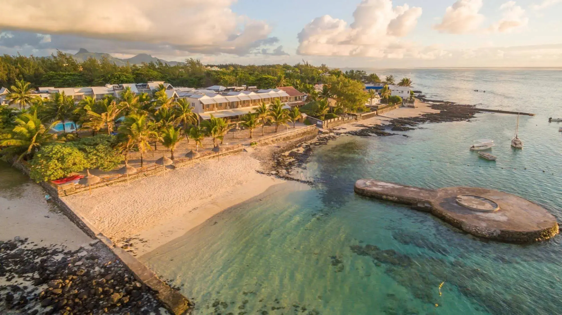 Le Peninsula Bay Beach Resort