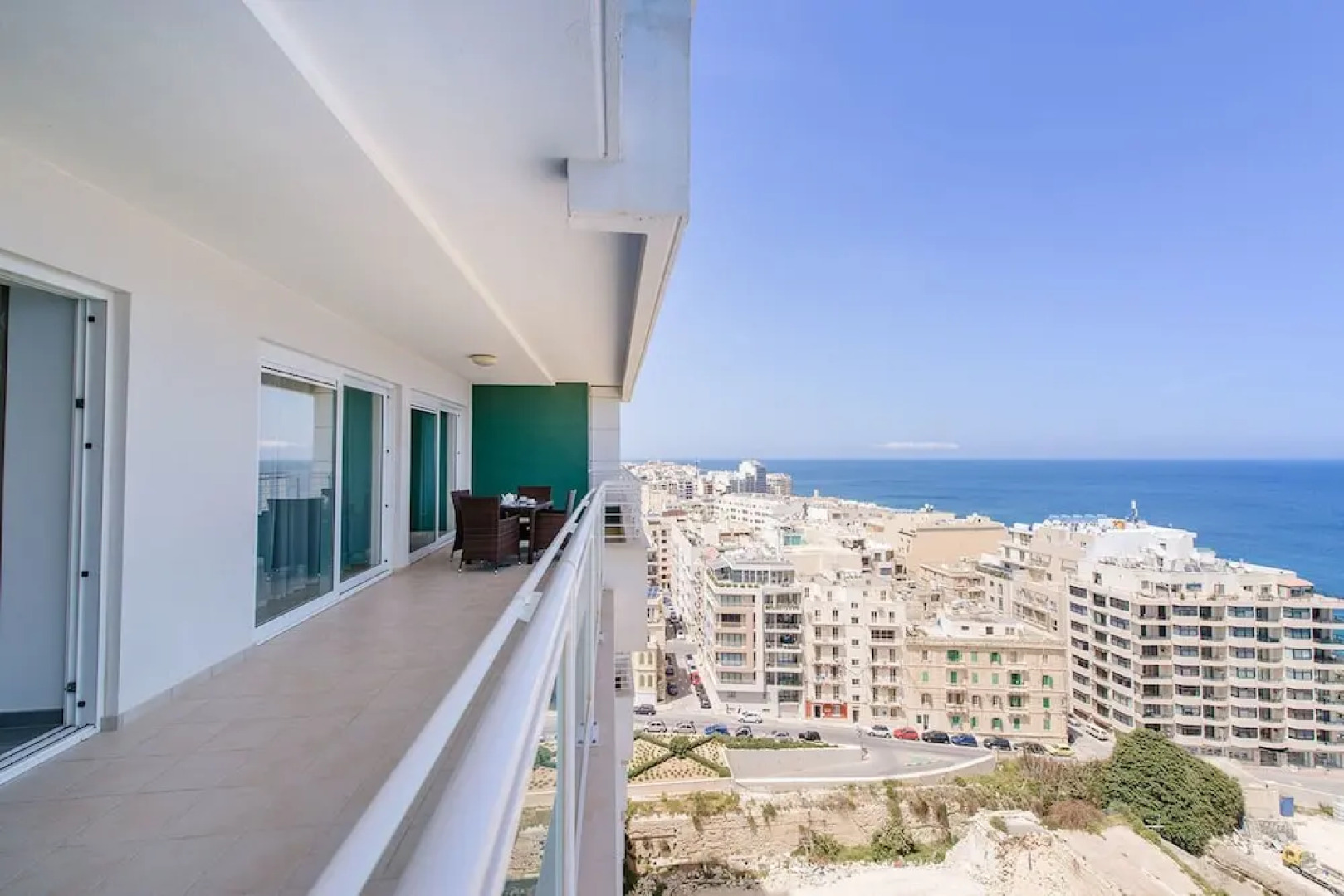 Seafront Luxury Apartment Incl Pool