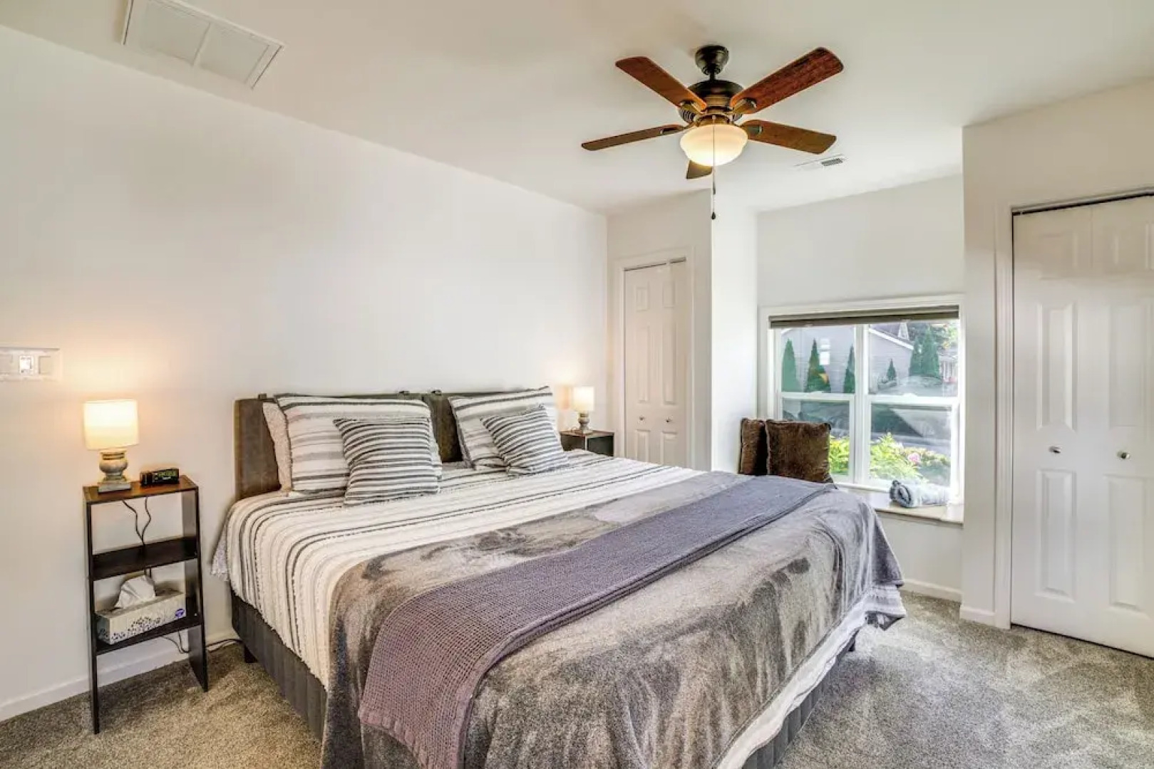 < 1 Mi to Dwtn: Valparaiso Family Home