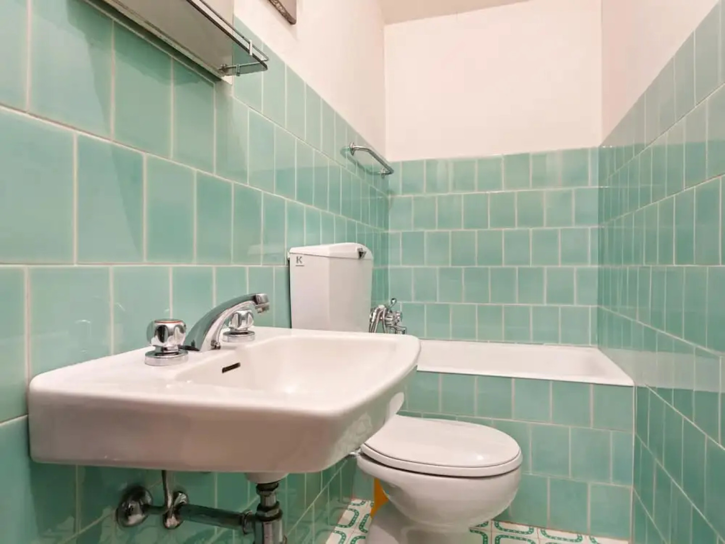 Belvilla by OYO Cosy Holiday Home With Pool