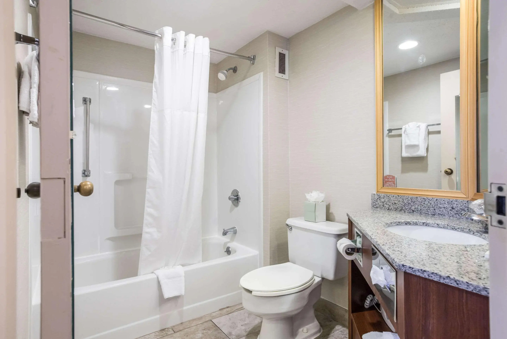 Clarion Inn & Suites Grand Rapids Airport