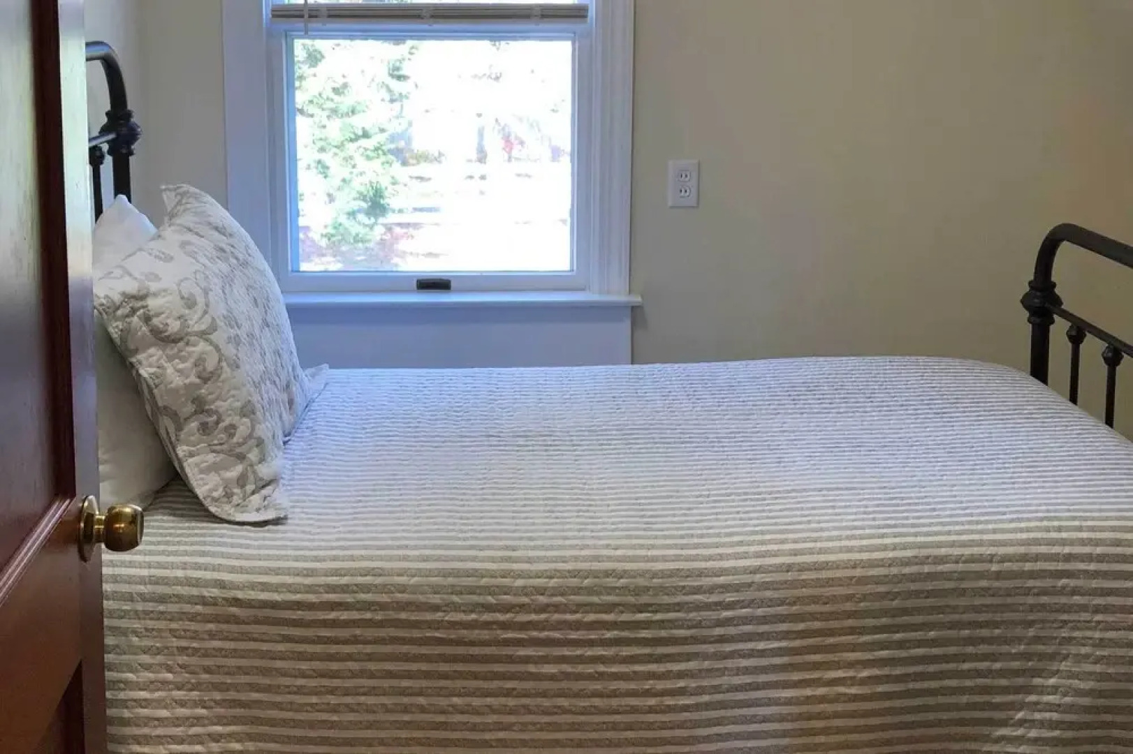 Kennebunk Home w/ Yard < 1 Mile to Dock Square!