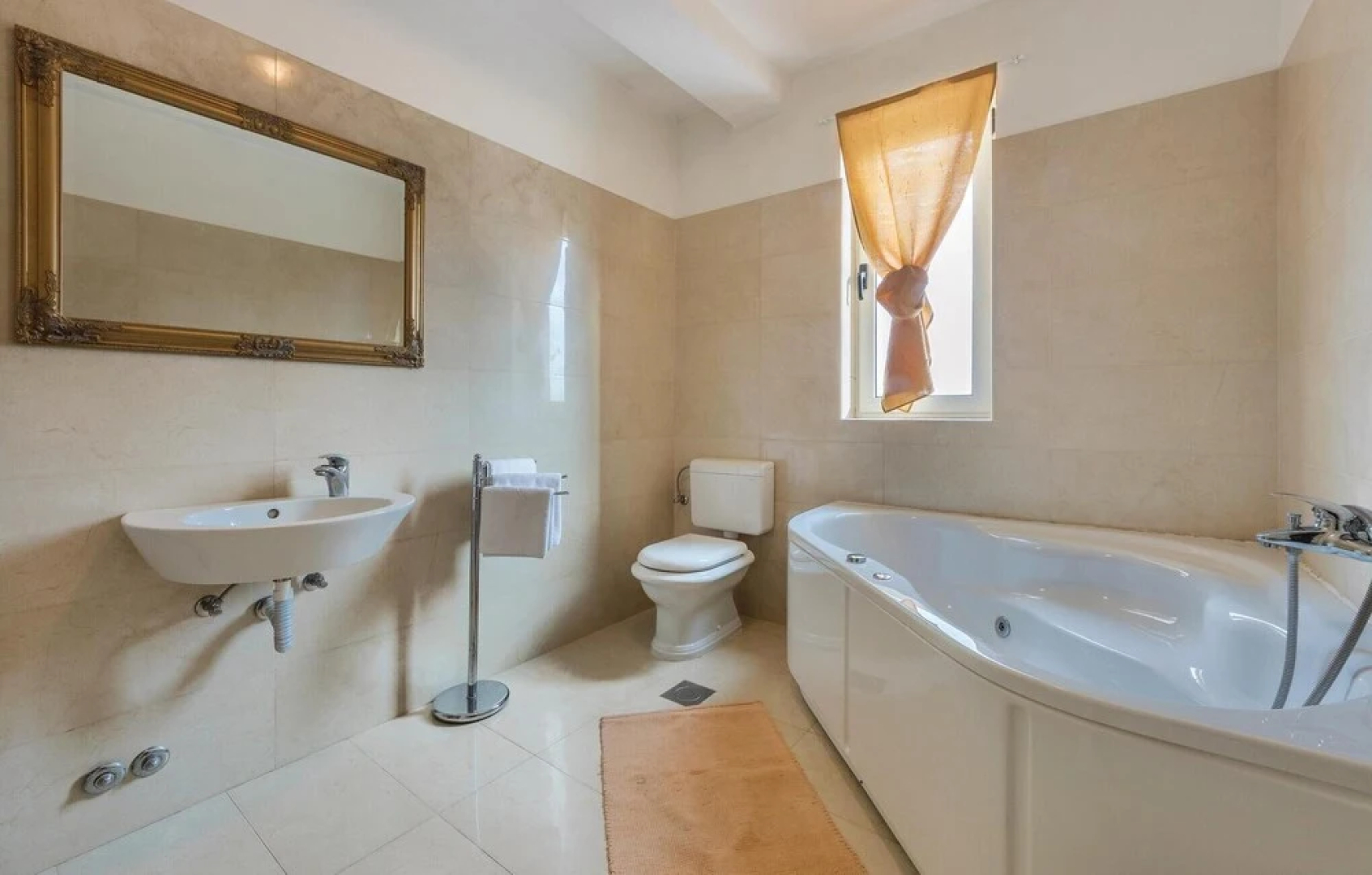 Beautiful Home in Sisan With Wifi and 5 Bedrooms