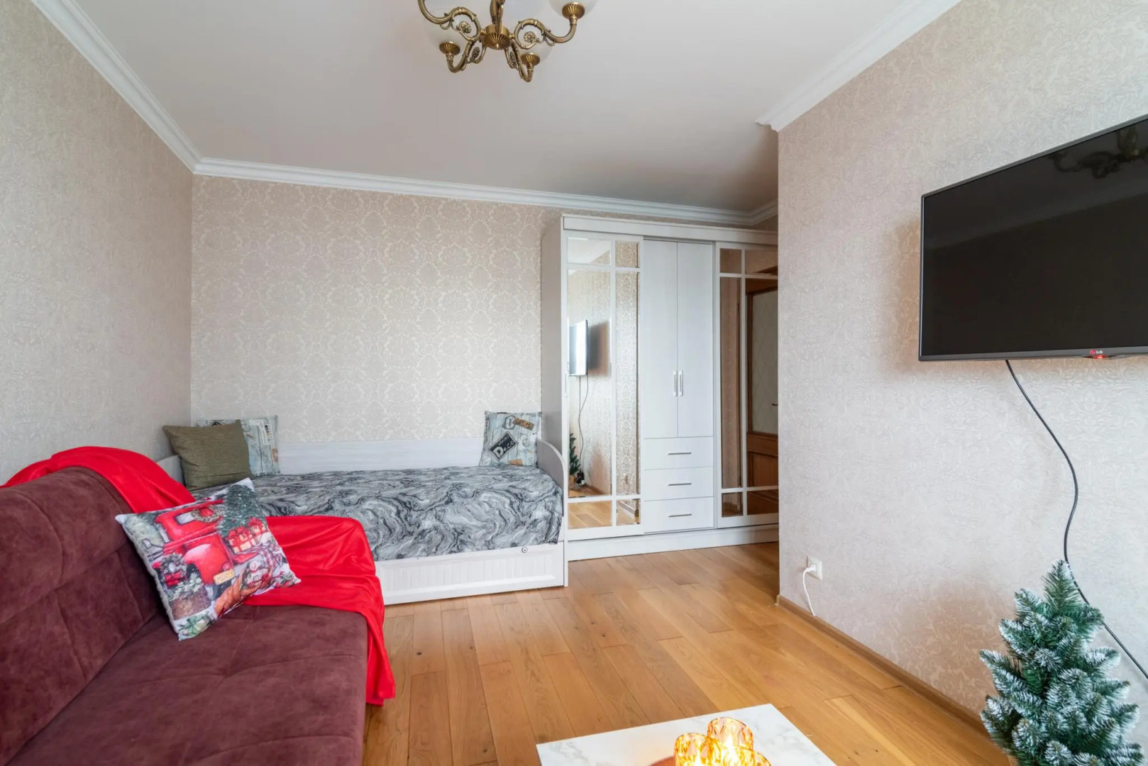 Bon voyage на улице Довженко