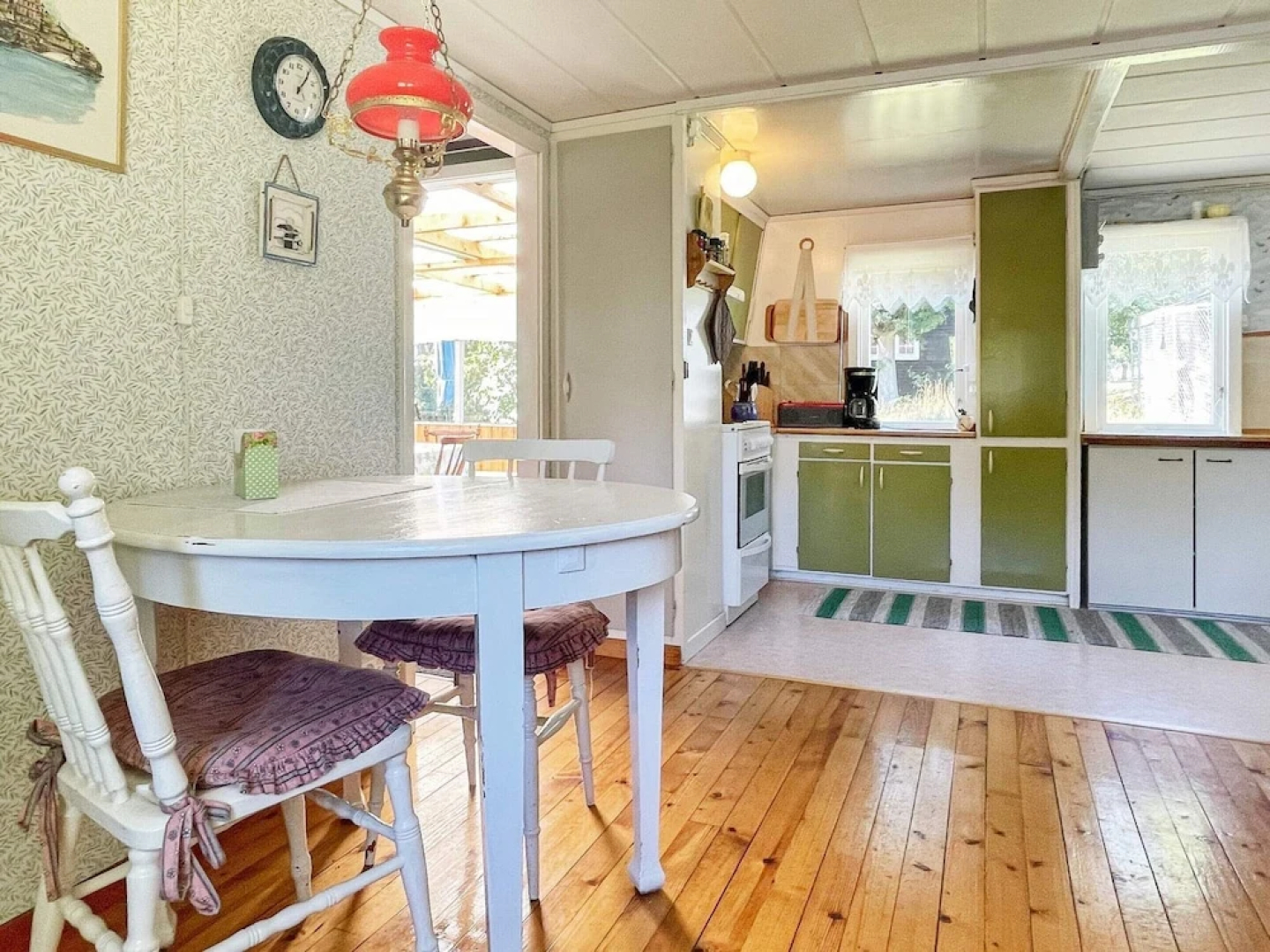 Charming Cottage Near Sea and Trails