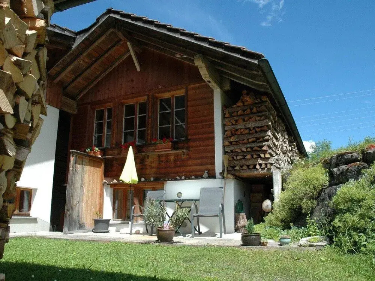 Scenic Holiday Home in Kandergrund With Altels View